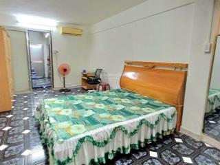 Chung cư, 1 phòng ngủ rất lớn có thể ngăn thêm phòng, phòng bếp riêng biệt, 1 toilet, 1 phòng khách