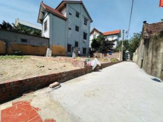 Trung tâm dục tú, ngõ công nông ô tô vào đất. an cư xây nhà quá đẹp
+dt 45m, tiền hậu 4m