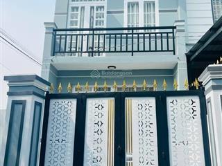 2 tỷ 500 triệu bán gấp nhà gần chợ hưng long, huyện bình chánh