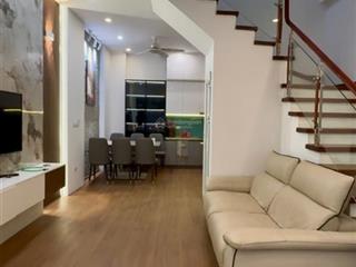 Bán nhà mễ trì, nam từ liêm, ngõ nông, ô tô gần, sổ vuông, đủ nội thất, dân xây, 41m2, giá 8.4 tỷ