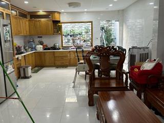 Đường 105  110m  mtkd 20m  5pn  ô tô ngủ trong nhà  nhà mới chỉ 9,999 tỷ  p7 q8