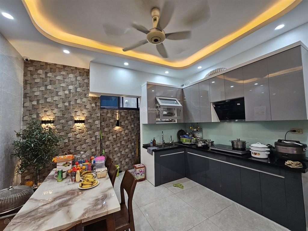 Chỉ 9 tỷ phân lô bùi huy bích, hoàng mai, 40m2 5t, mt 4m, ô tô, gần quận ủy, sổ vuông.0397 194 ***
