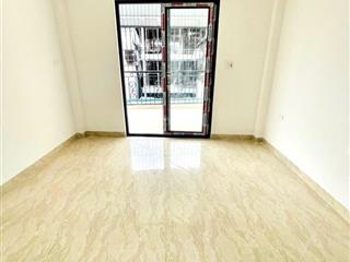 Có 102 nhà đẹp ngõ chợ khâm thiên, ngõ thông ra phố trung phụng đường to, rộng ôtô đỗ cửa. 32m2*5t