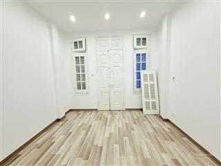 Bán nhà đ lạc long quân tây hồ dt 30m giá 9.4 tỷ