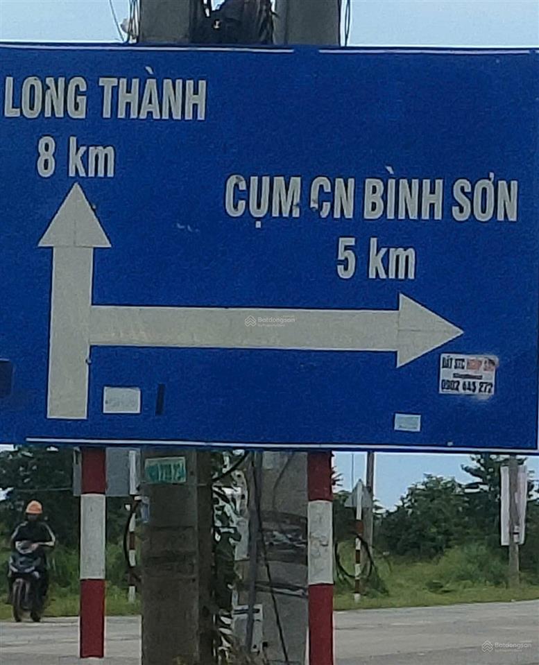 Bán đất 1.261m2 có 300m thổ  giá 7 tỷ 2 mặt tiền gần kcn bình sơn, hông khu đô thị stc long thành