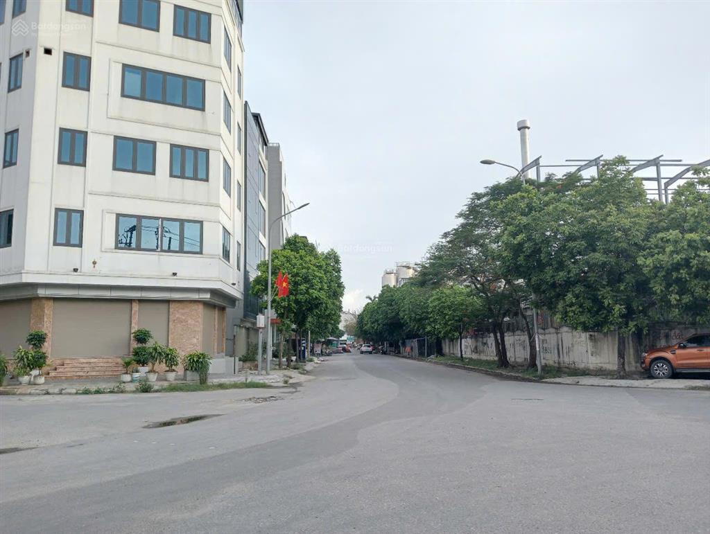Bán đất đấu giá đường trịnh văn bô, dt 90m2, 10,22m mt, giá 27,5 tỷ lô góc mặt đường 24m