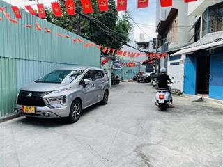 Nhà góc 2 mặt hẻm, trước nhà 3m, cách hẻm xe hơi chỉ 10m di chuyển quá thuận tiện