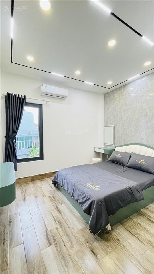 Nhà góc 2 mặt hẻm, trước nhà 3m, cách hẻm xe hơi chỉ 10m di chuyển quá thuận tiện