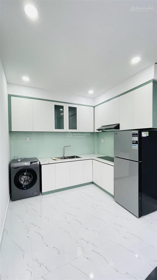 Nhà góc 2 mặt hẻm, trước nhà 3m, cách hẻm xe hơi chỉ 10m di chuyển quá thuận tiện