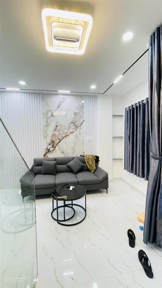 Nhà góc 2 mặt hẻm, trước nhà 3m, cách hẻm xe hơi chỉ 10m di chuyển quá thuận tiện