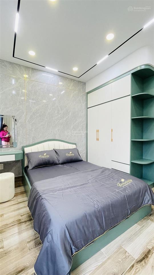 Nhà góc 2 mặt hẻm, trước nhà 3m, cách hẻm xe hơi chỉ 10m di chuyển quá thuận tiện