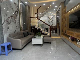 Nhà mới 100% nguyễn văn khối, p8 gò vấp.
41m (3.8 x 11) 1 trệt 2 lầu st 4pn 4wc.
giá 6.4 tỷ