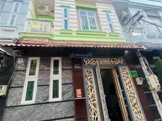 Nhà mới, 4 phòng ngủ, 3 wc, 4 máy lạnh khu cao tầng tám danh p4 q8 giá 13tr/ th