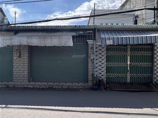Cho thuê nhà cấp 4 nguyên căn mặt tiền đường số 6, cách lò lu 20m, giao thông cực thuận tiện.