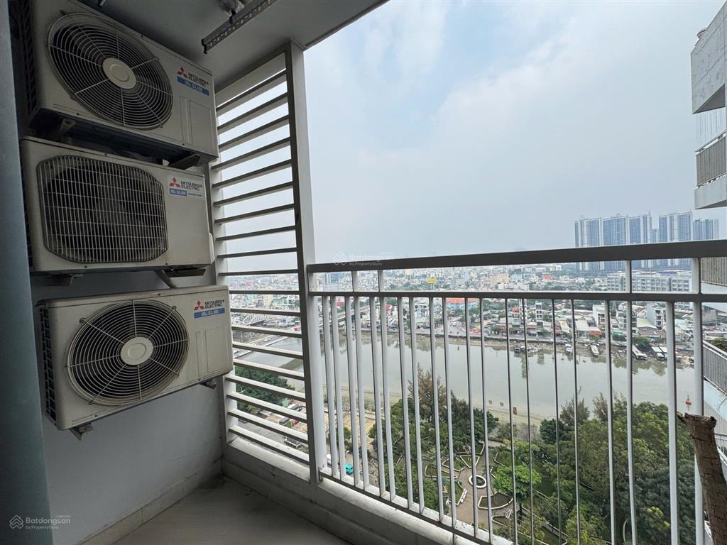 Bán căn hộ chung cư riva park, 5,5 tỷ ( bao phí)
dtich rộng 81,7 m2, giá ưu đãi