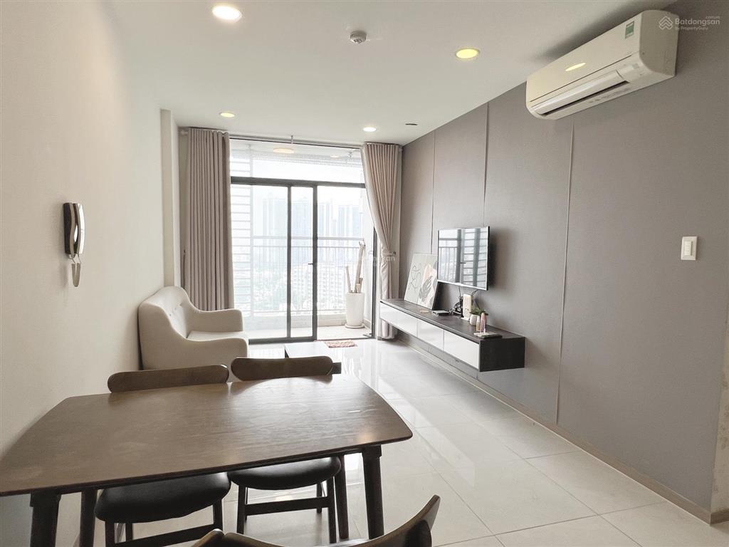 Bán căn hộ chung cư riva park, 5,5 tỷ ( bao phí)
dtich rộng 81,7 m2, giá ưu đãi