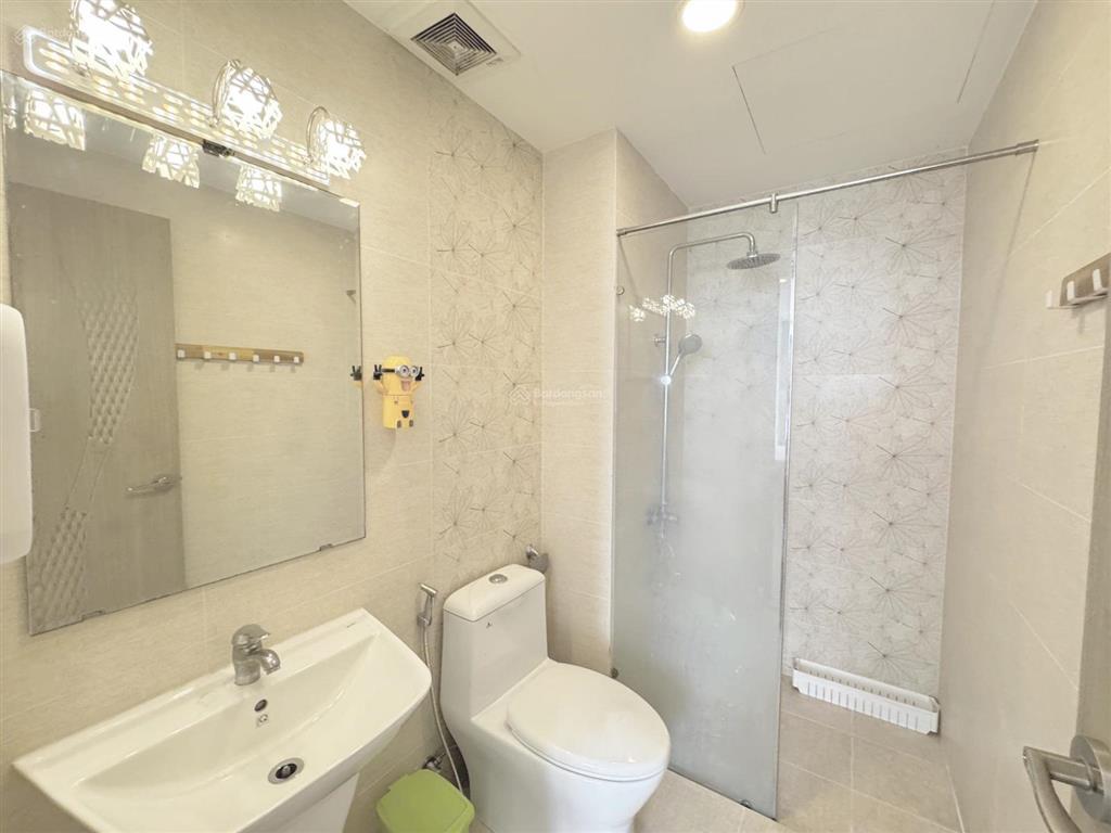 Bán căn hộ chung cư riva park, 5,5 tỷ ( bao phí)
dtich rộng 81,7 m2, giá ưu đãi