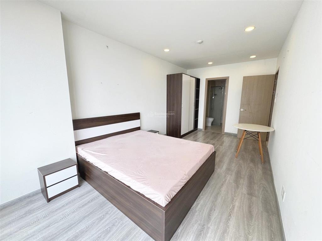 Bán căn hộ chung cư riva park, 5,5 tỷ ( bao phí)
dtich rộng 81,7 m2, giá ưu đãi