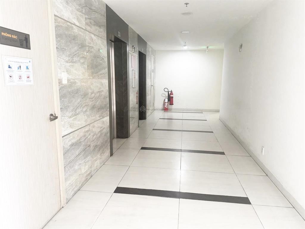 Bán căn hộ chung cư riva park, 5,5 tỷ ( bao phí)
dtich rộng 81,7 m2, giá ưu đãi