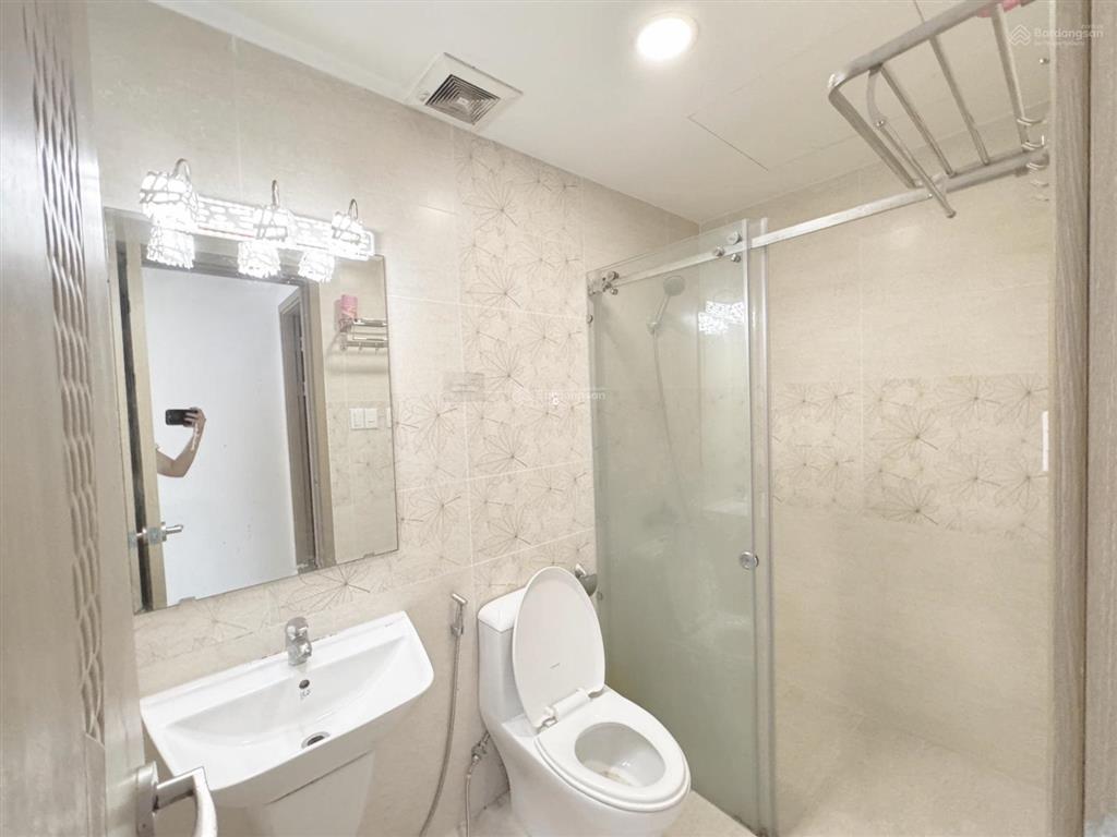 Bán căn hộ chung cư riva park, 5,5 tỷ ( bao phí)
dtich rộng 81,7 m2, giá ưu đãi