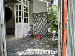 Bán nhà q4,ngang 4 dài 11m 3 tầng lầu nở hậu,sổ hồng ,cách mặt tiền tôn đản 20m không qh,gia 6,5 tỷ