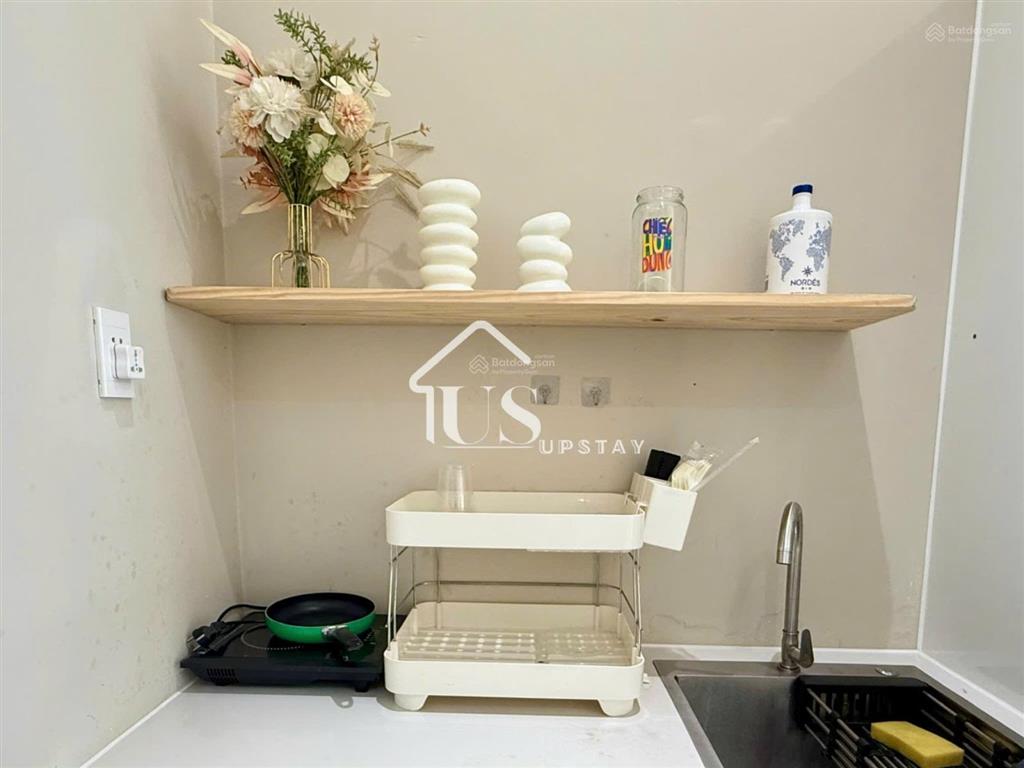 Trống sẵn căn hộ nằm mặt tiền có ban công thoáng đãng