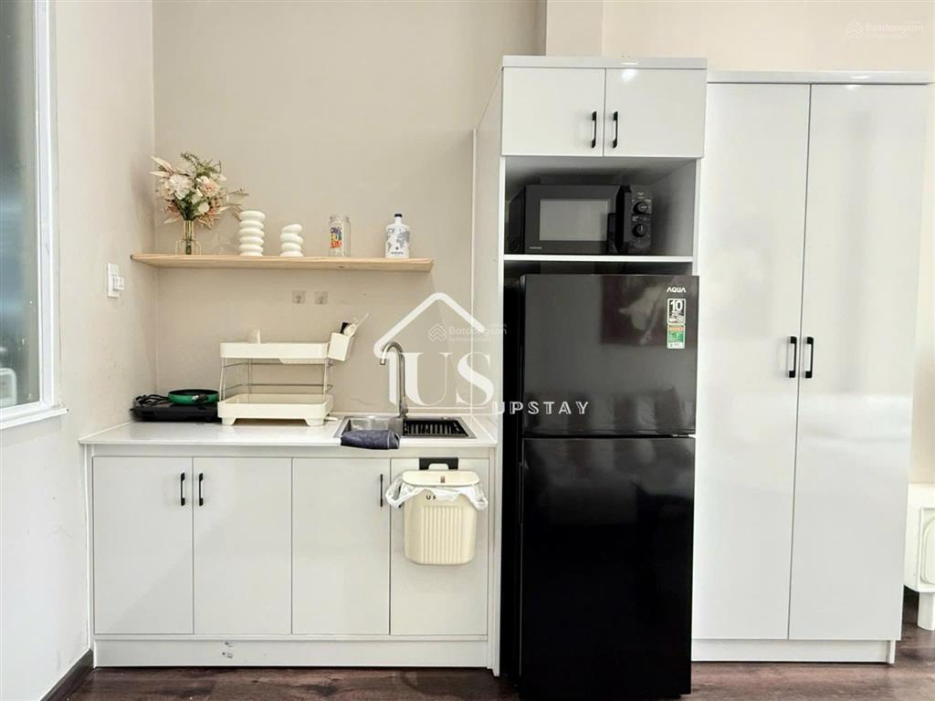 Trống sẵn căn hộ nằm mặt tiền có ban công thoáng đãng