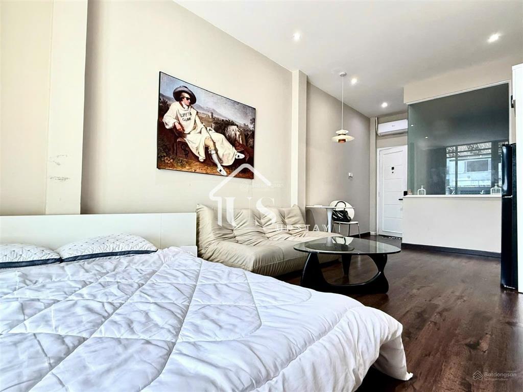 Trống sẵn căn hộ nằm mặt tiền có ban công thoáng đãng