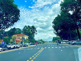 Lô góc đường lò gạch khu dân cư đông đúc đường nhựa thông thoáng