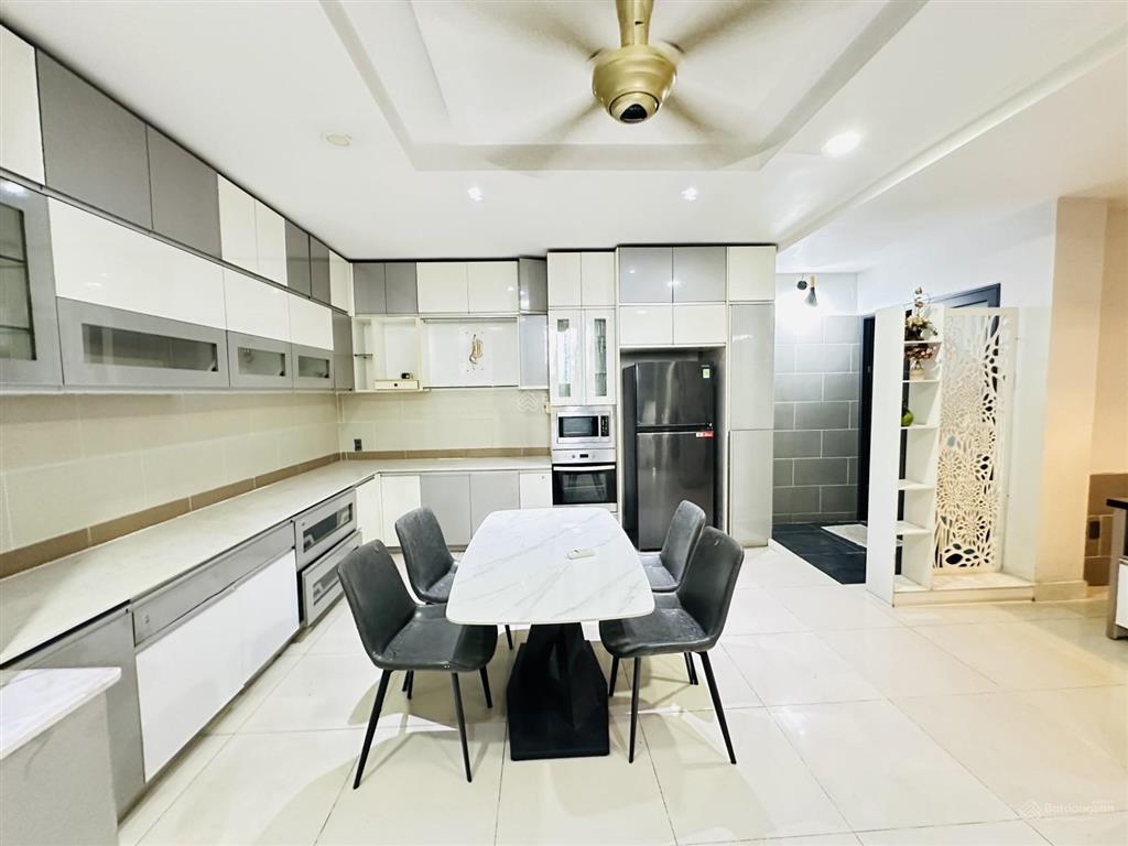 Bán villa ngang 7.8m x 18m 16 tỷ, 130m2, 6pn, 6wc, view đẹp tại đường ô tô số 21, p.8, gò vấp, hcm