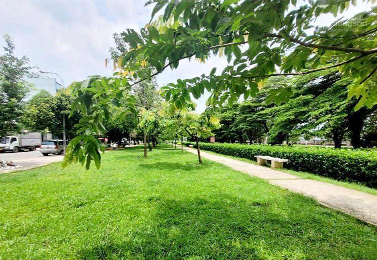 Bán nhà tân phú  3 tầng btct  dt  90m2  ngang khủng 5m  hxh thông ngay aeon mall  nhỉnh 10 tỷ