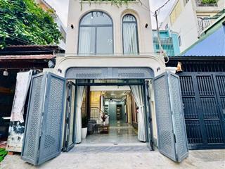 Chủ cần tiền mở rộng kinh doanh bán nhà trần phú, p4, q5. giá 2ty950trieu. dt 70m². sổ hồng riêng