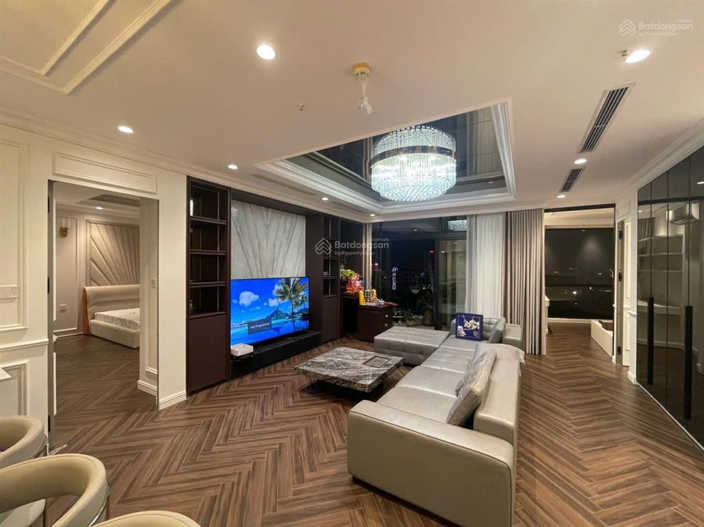 Cho thuê căn hộ 2 phòng ngủ full nội thất 124m2 r2 vinhomes royal city giá 18tr  em sơn royal