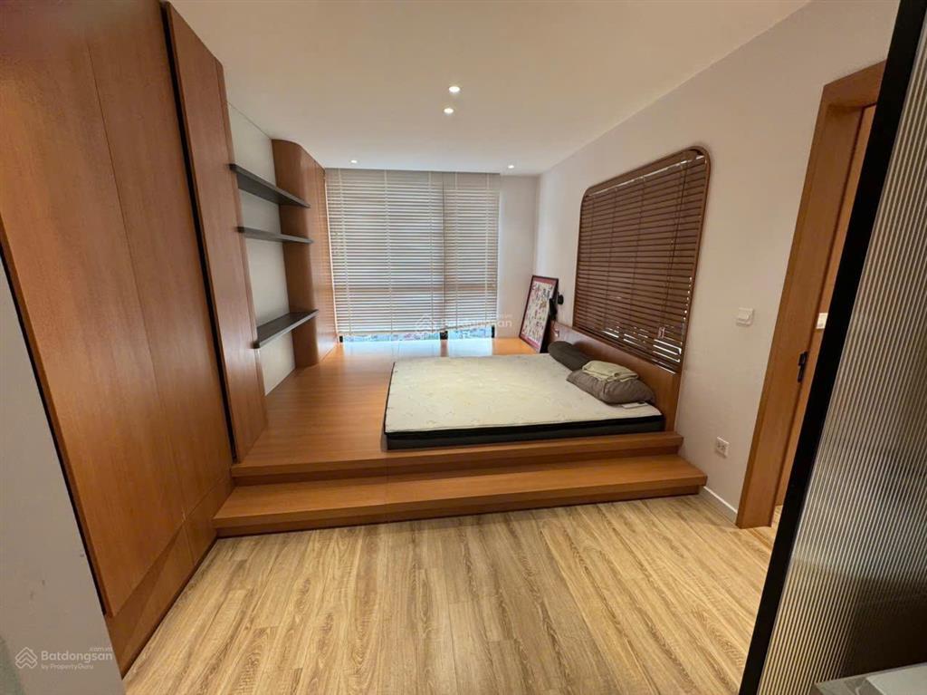 Cho thuê căn 2 phòng ngủ đã sửa lại 109m2 r2 vinhomes royal city giá 18tr  em sơn royal