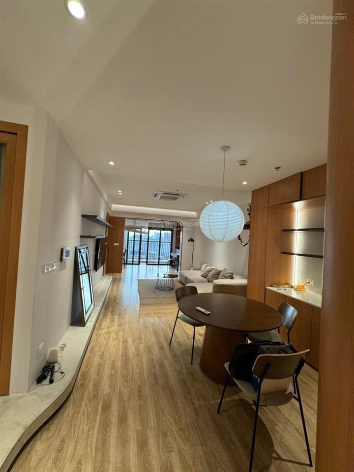 Cho thuê căn 2 phòng ngủ đã sửa lại 109m2 r2 vinhomes royal city giá 18tr  em sơn royal