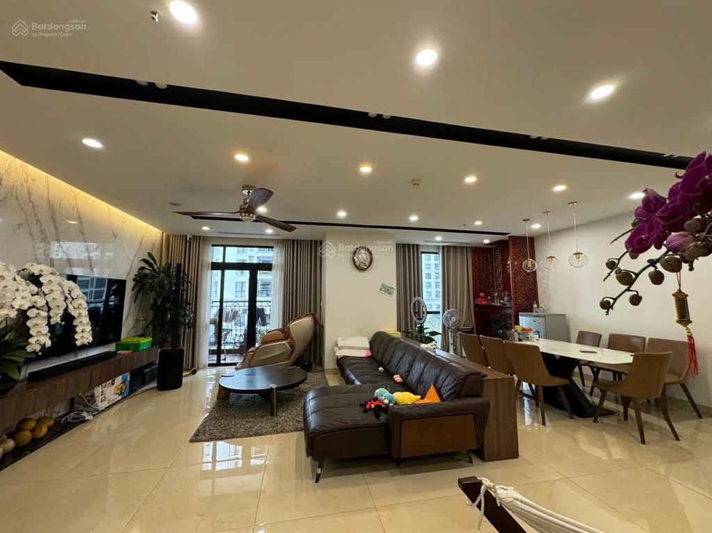 Cho thuê căn hộ 3 phòng ngủ full nội thất 132m2 r5 vinhomes royal city giá 24tr  em sơn royal