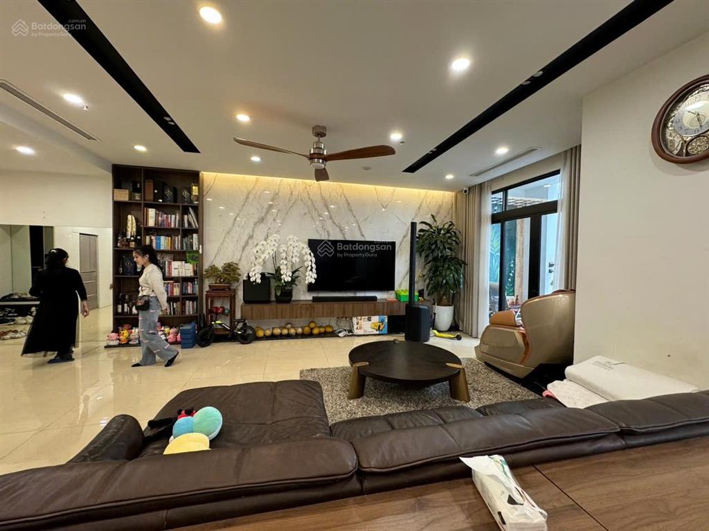 Cho thuê căn hộ 3 phòng ngủ full nội thất 132m2 r5 vinhomes royal city giá 24tr  em sơn royal