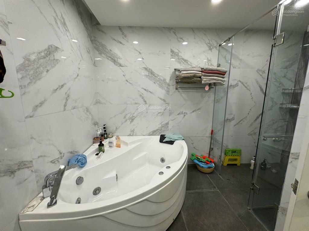 Cho thuê căn hộ 3 phòng ngủ full nội thất 132m2 r5 vinhomes royal city giá 24tr  em sơn royal