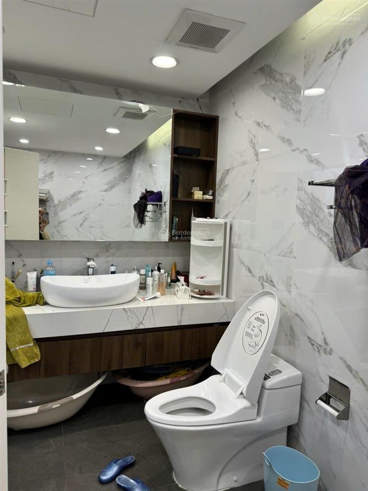 Cho thuê căn hộ 3 phòng ngủ full nội thất 132m2 r5 vinhomes royal city giá 24tr  em sơn royal