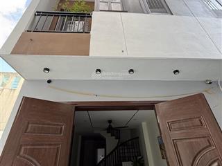 Cần bán nhà 3 tầng mới xây kiêu kỵ  gia lâm
