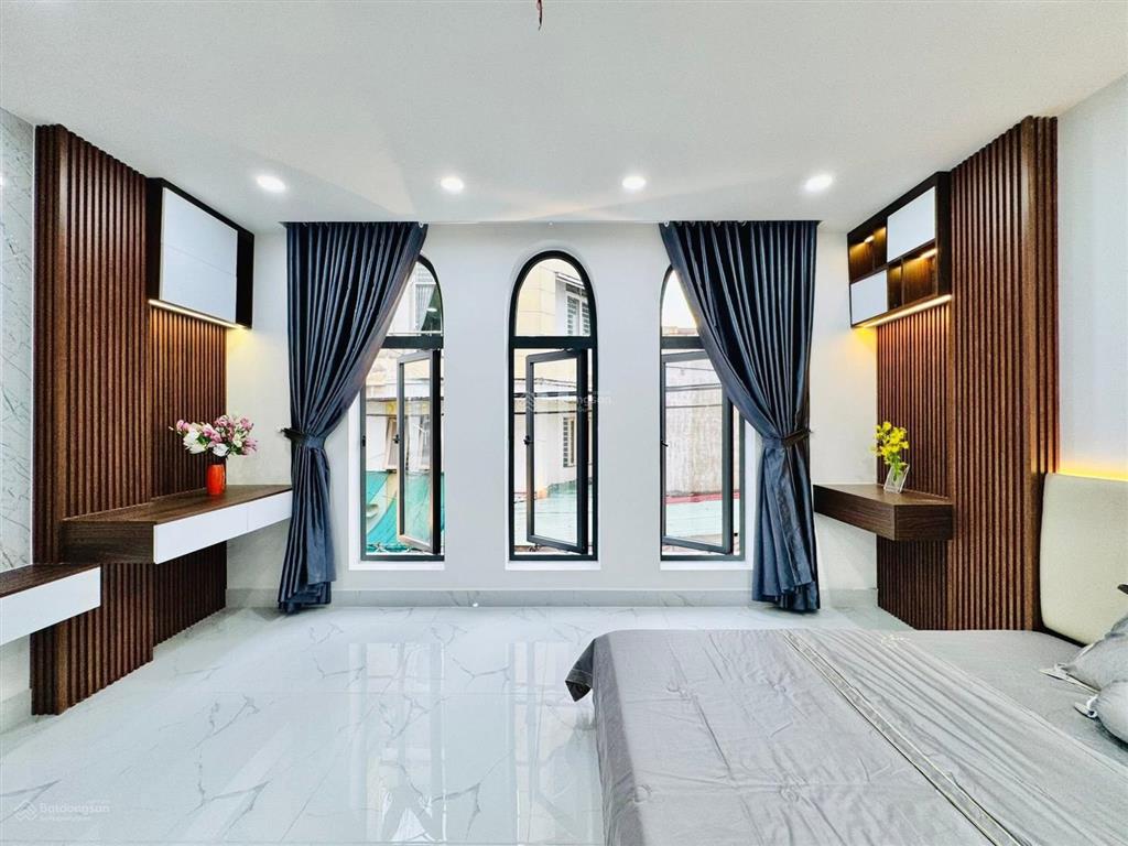 Nhà đẹp giá tốt 3,9 tỷ bán gấp cam kết không tăng giá tại quận 10. dt 55.65m2, shr, hđt cao 20tr/th