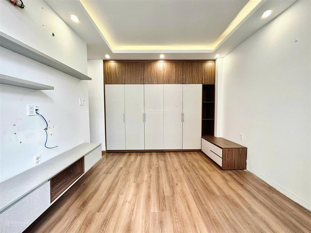 Tòa nhà 5 tầng thang máy đề thám, phường cô giang  quận 1. hdt 90tr/th. giá 32 tỷ