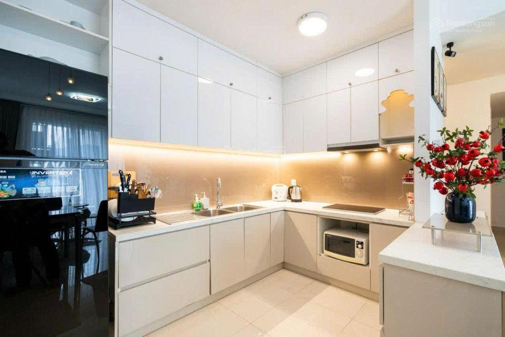 Cần bán gấp cc viva riverside dt 68m2 2pn 2wc full nt lầu trung giá 3,2 tỷ 0909 368 *** hân