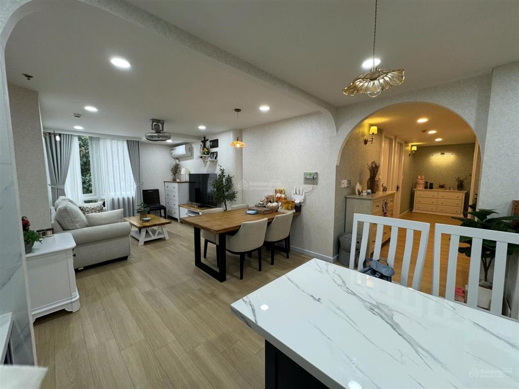 Cần bán cc âu cơ tower dt 88m2 3pn 2wc full nt giá 3.9 tỷ.  0909 368 *** hân