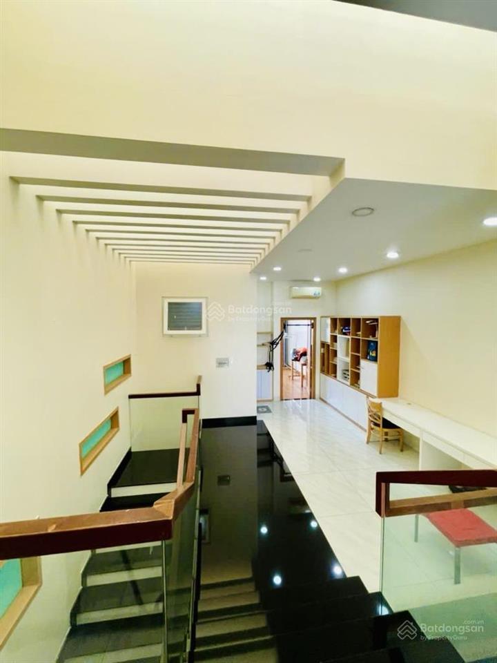 Nhà đẹp 3 tầng ở liền  hxh thông  5x33m  nguyễn ảnh thủ