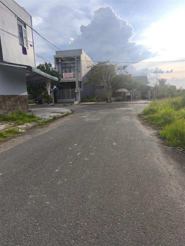 Bán đất kdc trần anh mỹ hạnh nam đức hoà long an dt 80m2 giá 1tỷ2 sổ hồng riêng.  0767 179 ***