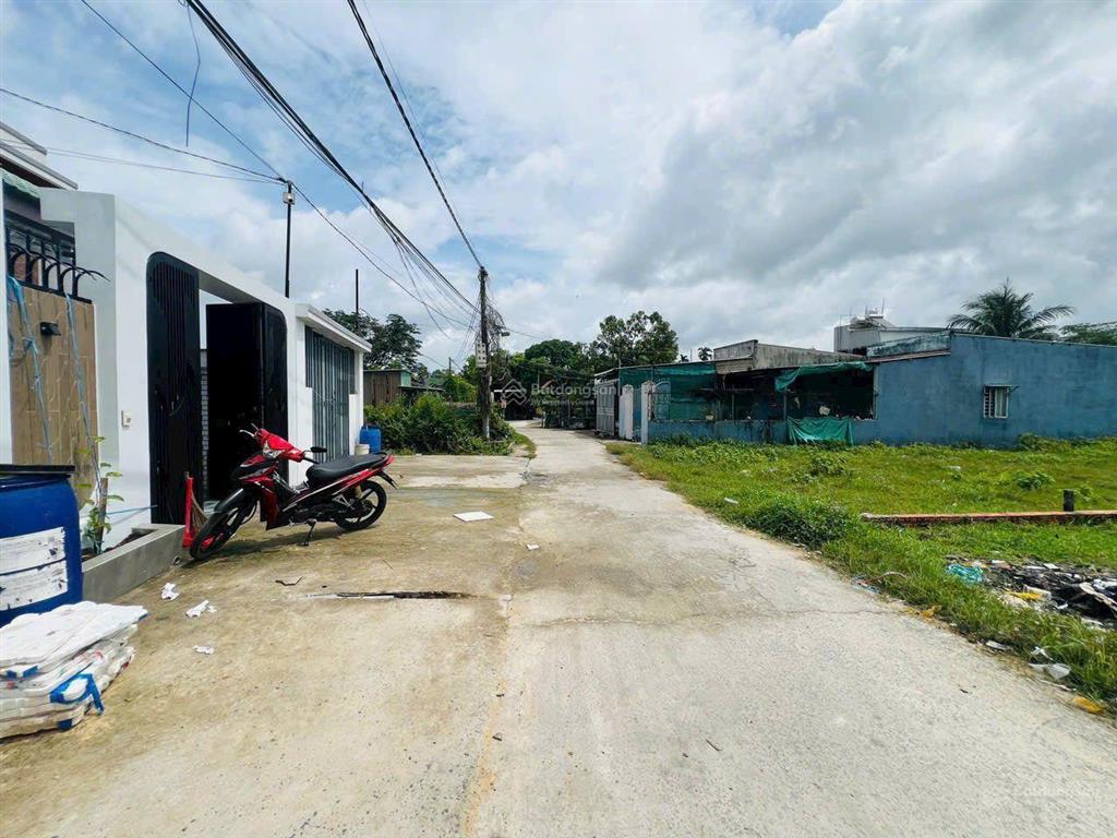 Bán đất ở xã mỹ hạnh nam đức hòa long an giá 1,3 tỷ dt 150m2 shr mặt tiền 5m  0767 179 ***