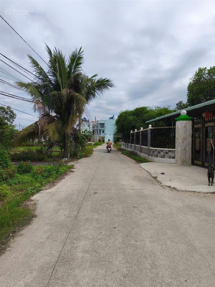 Bán gấp đất 130m2 tại xã mỹ hạnh bắc đức hoà 990 triệu vnd sổ hồng riêng hỗ trợ vay  0767 179 ***