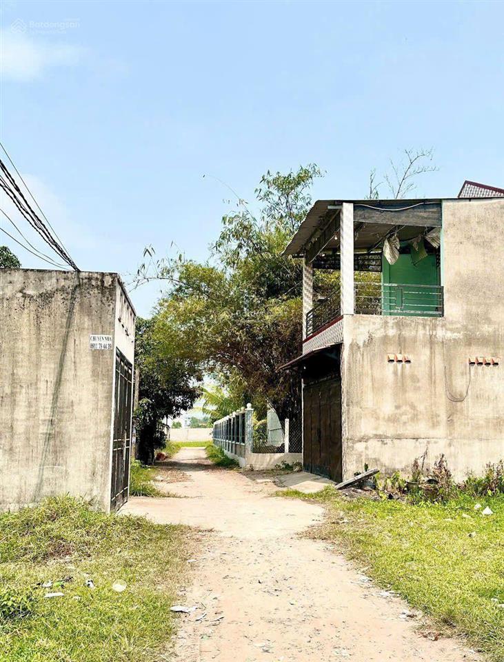 Bán gấp đất 130m2 tại xã mỹ hạnh bắc đức hoà 990 triệu vnd sổ hồng riêng hỗ trợ vay  0767 179 ***