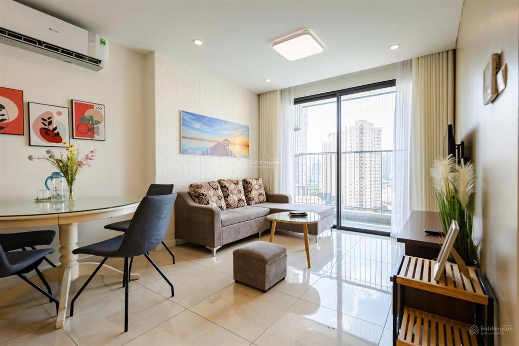 Chính chủ cần bán gấp căn hộ 2 ngủ tòa c7 vinhomes dcapital  dt 70m2  full nt, giá chỉ 8,x tỷ